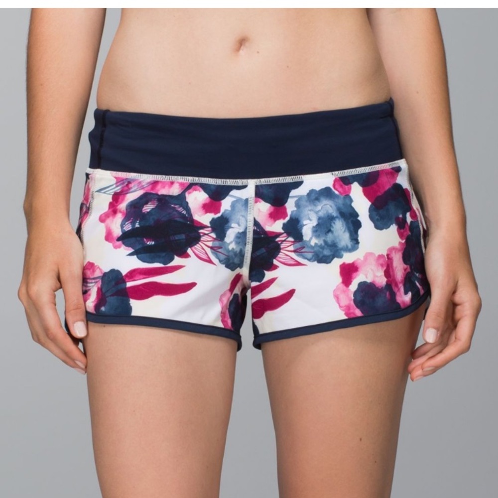 Lululemon inky floral speed shorts - nearly new condition size 6